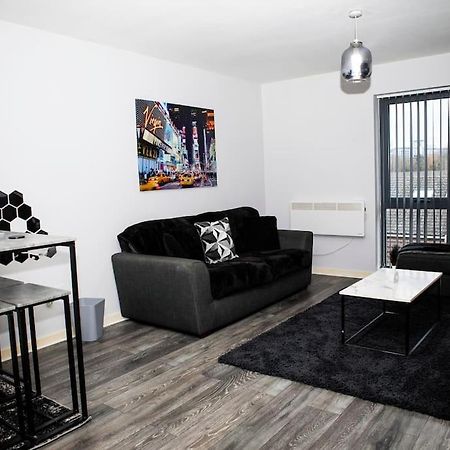 Stylish Two-Bedroom Salford Quays Apartment Manchester Extérieur photo