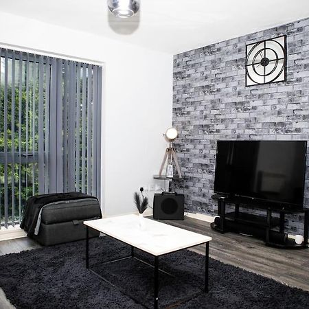Stylish Two-Bedroom Salford Quays Apartment Manchester Extérieur photo