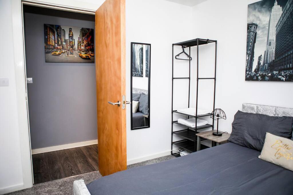 Stylish Two-Bedroom Salford Quays Apartment Manchester Extérieur photo