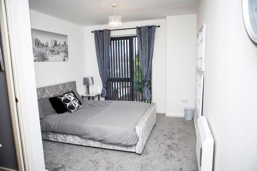 Stylish Two-Bedroom Salford Quays Apartment Manchester Extérieur photo