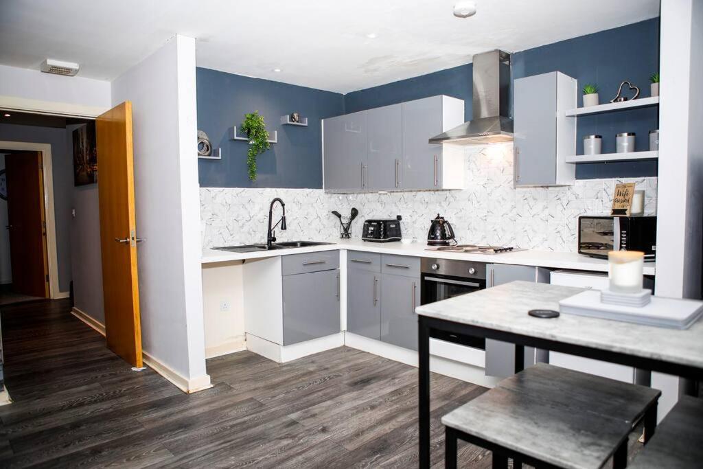 Stylish Two-Bedroom Salford Quays Apartment Manchester Extérieur photo