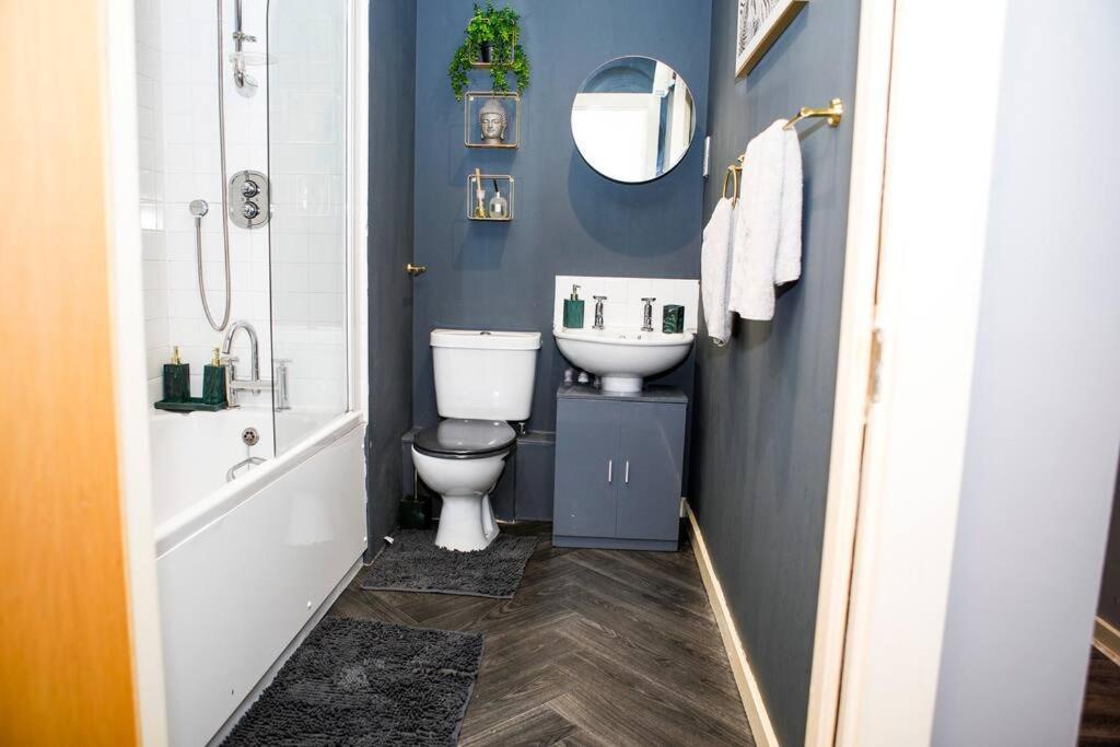 Stylish Two-Bedroom Salford Quays Apartment Manchester Extérieur photo
