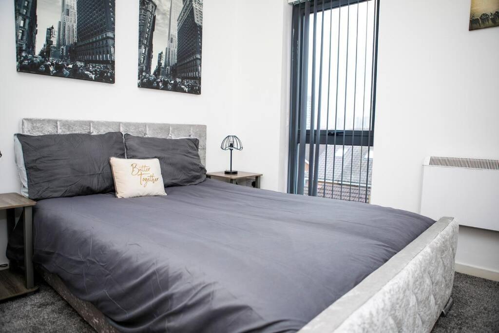Stylish Two-Bedroom Salford Quays Apartment Manchester Extérieur photo