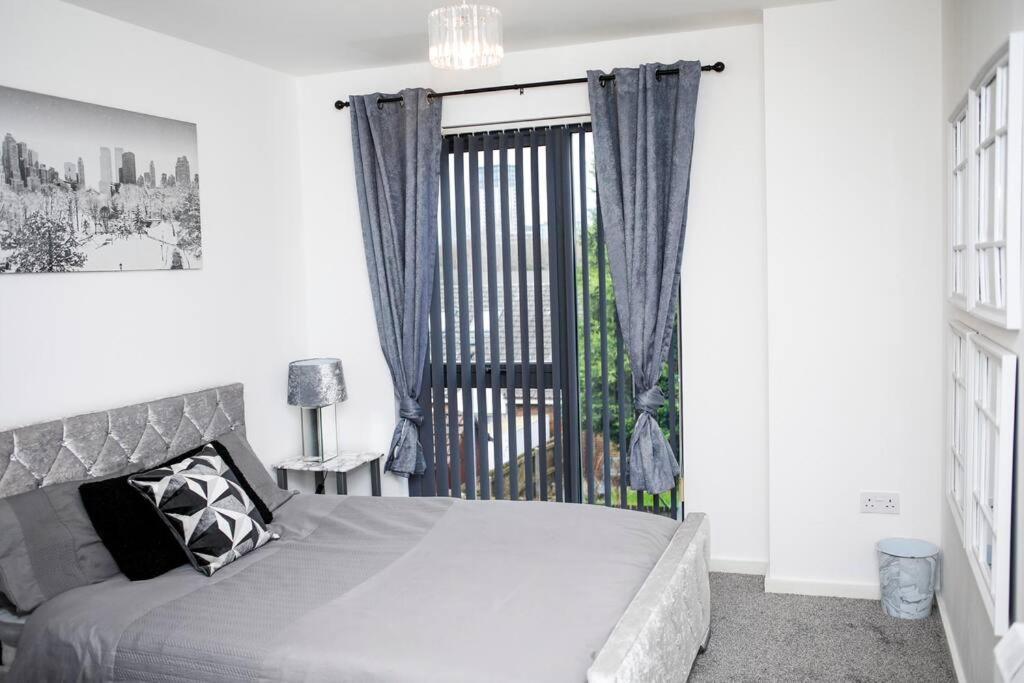 Stylish Two-Bedroom Salford Quays Apartment Manchester Extérieur photo