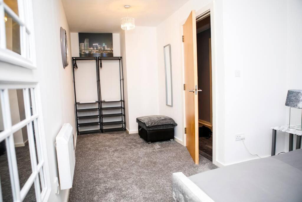Stylish Two-Bedroom Salford Quays Apartment Manchester Extérieur photo