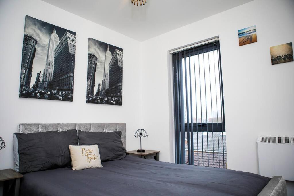 Stylish Two-Bedroom Salford Quays Apartment Manchester Extérieur photo