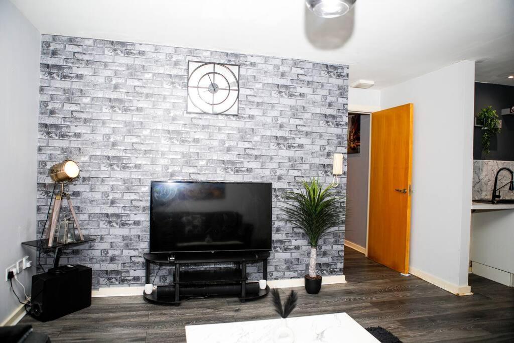Stylish Two-Bedroom Salford Quays Apartment Manchester Extérieur photo