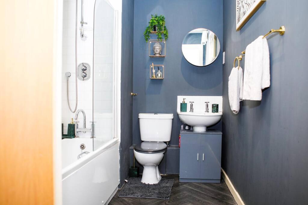 Stylish Two-Bedroom Salford Quays Apartment Manchester Extérieur photo