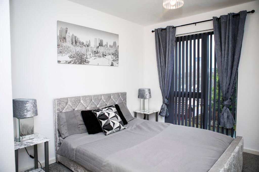 Stylish Two-Bedroom Salford Quays Apartment Manchester Extérieur photo